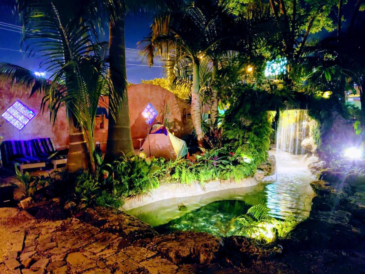 Hoosville Hostel Florida City Bagian luar foto